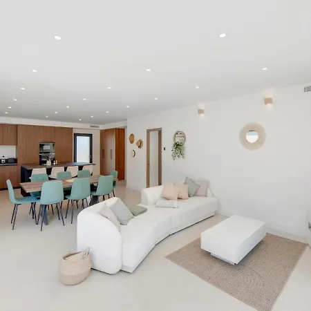 Nouvelle Maison 4 Chambres, Proche Du Centre بيت للعطل *
