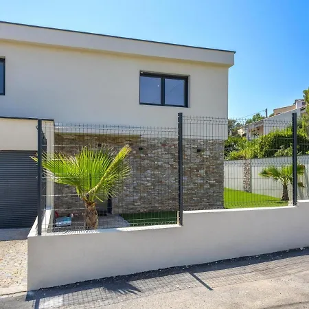 Nouvelle Maison 4 Chambres, Proche Du Centre بيت للعطل *