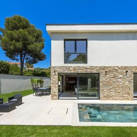 Nouvelle Maison 4 Chambres, Proche Du Centre بيت للعطل